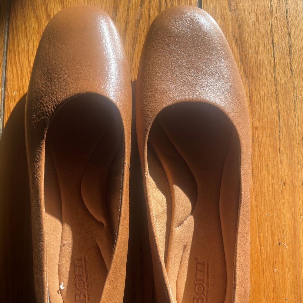 Born Tan Leather Women's Ballet Flat NWOT size 9 - Picture 2 of 6